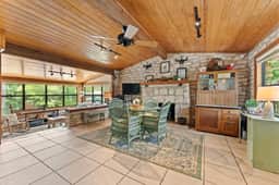 Cozy Cabin ON Guad River- Paddleboard, Kayaks, BBQ