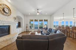 Large groups / Reunions-Pool, Hot Tub, 3 King Beds