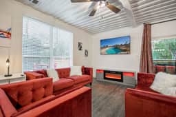 Relax in Style! *KING BEDS* Great patio!