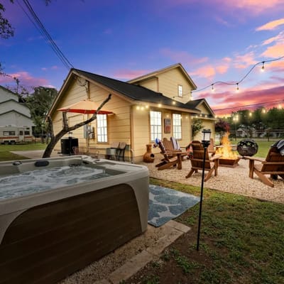 Walk to Lake! Budget Friendly Views & Hot/Cold Tub