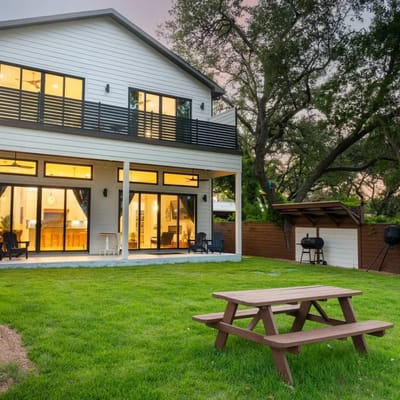 Backyard Lake! Groups/Kids BBQ, Fire Pit, Gameroom