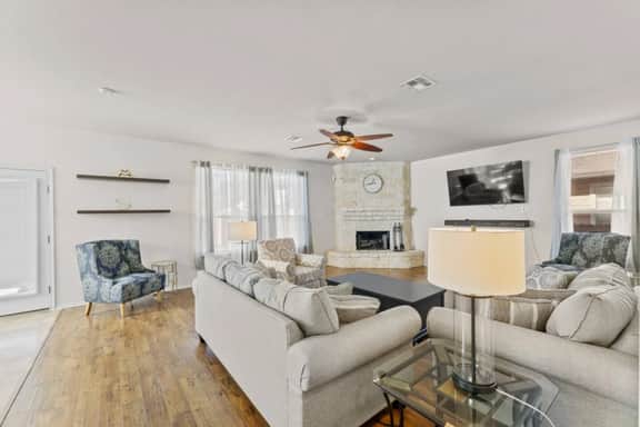 Family Friendly! Large Home by Seaworld & Lackland