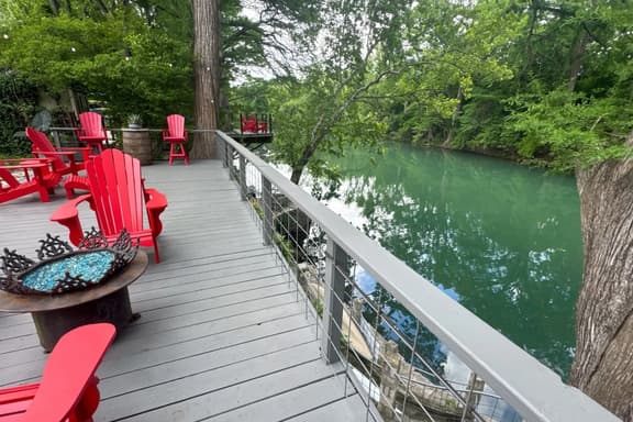 Cozy Cabin ON Guad River- Paddleboard, Kayaks, BBQ