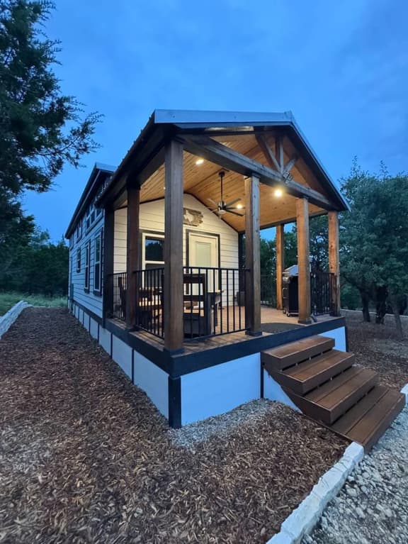 Rustic & Private 5 Acres- Hot Tub, Fire Pit, Grill