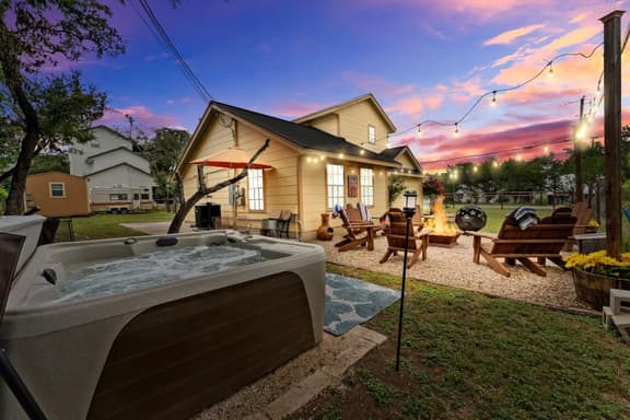 Walk to Lake! Budget Friendly Views & Hot/Cold Tub